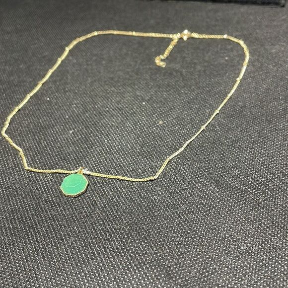 Delicate necklace with green stone - Picture 7 of 8